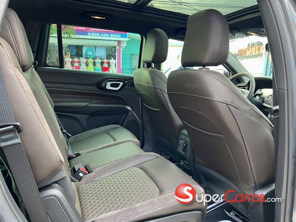 2024 Jeep Commander Overland — foto 9 / 12
