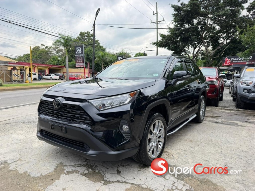 2020 Toyota RAV4 XLE — foto 2 / 12