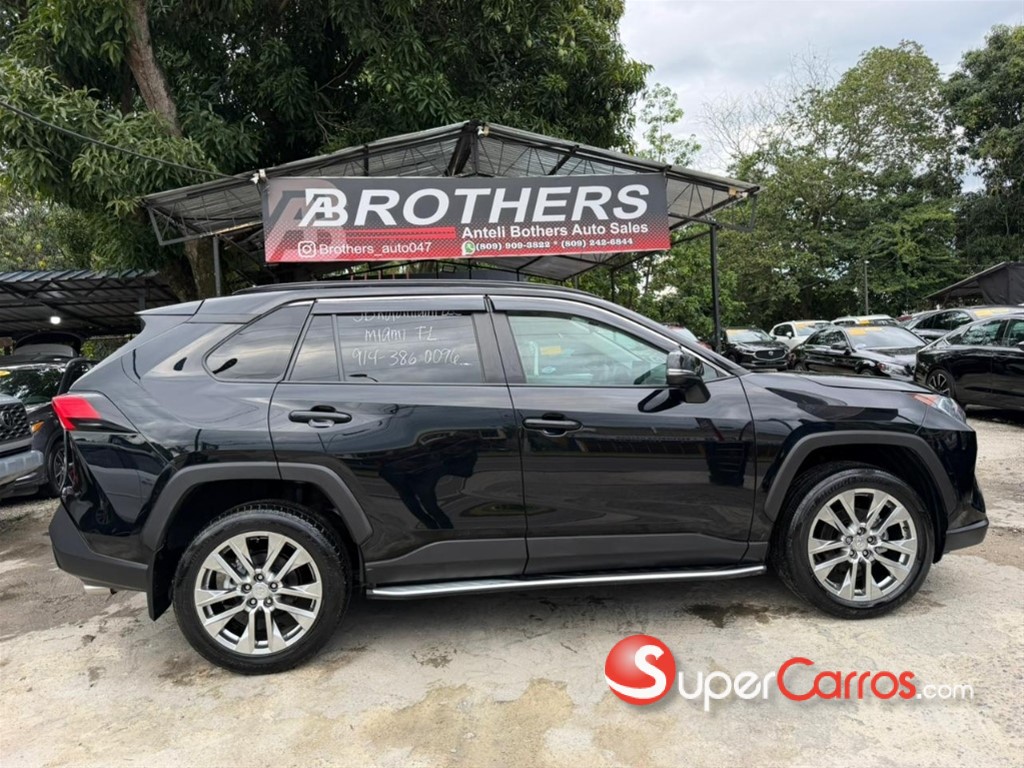 2020 Toyota RAV4 XLE — foto 4 / 12