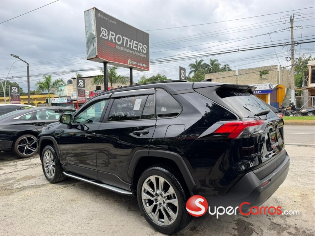 2020 Toyota RAV4 XLE — foto 6 / 12