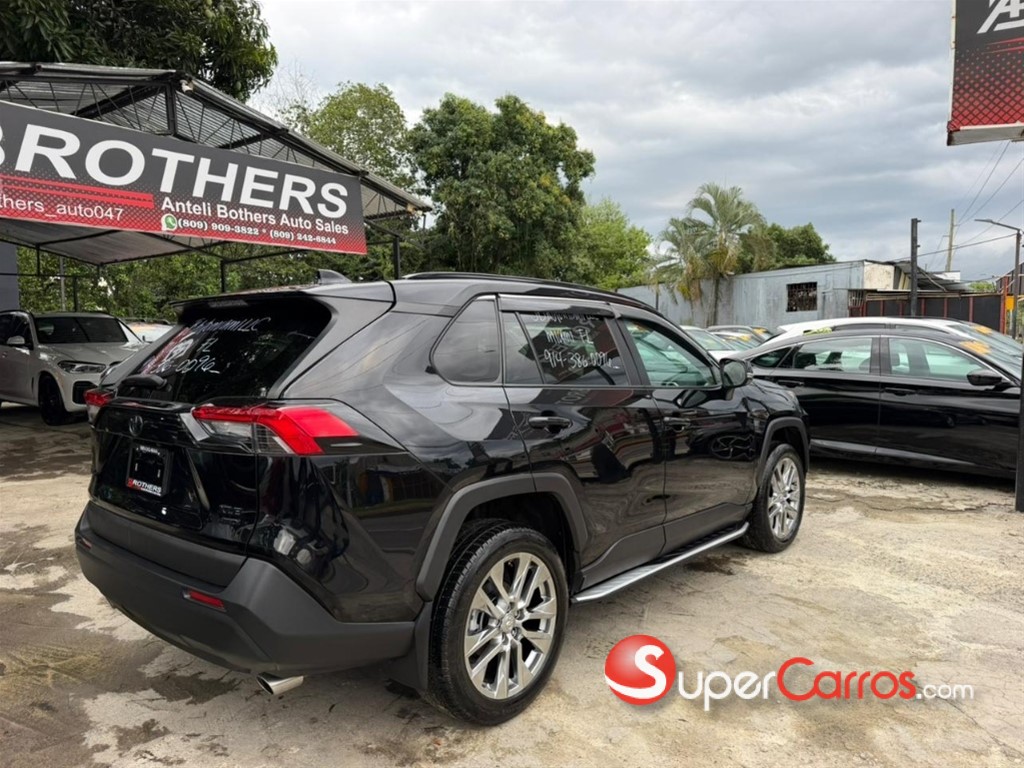 2020 Toyota RAV4 XLE — foto 7 / 12