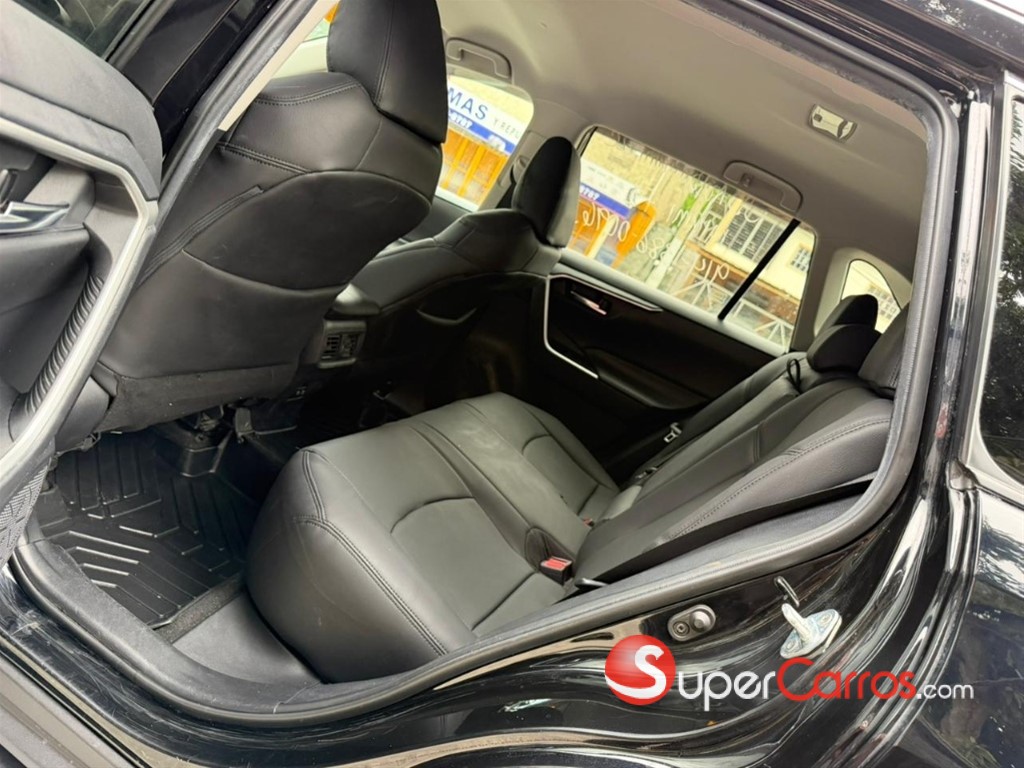 2020 Toyota RAV4 XLE — foto 8 / 12