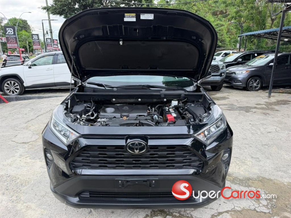 2020 Toyota RAV4 XLE — foto 11 / 12
