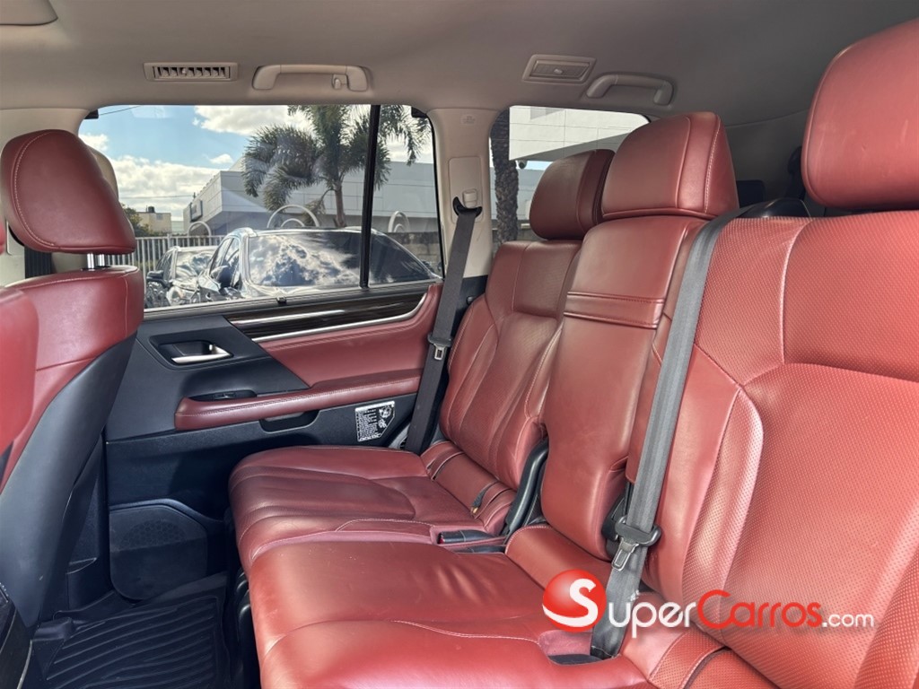 2016 Lexus LX 570 — foto 8 / 12