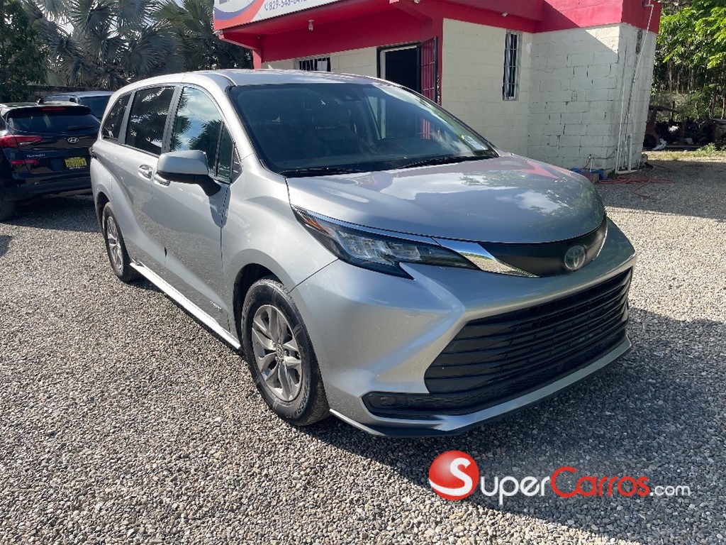 2021 Toyota Sienna LE