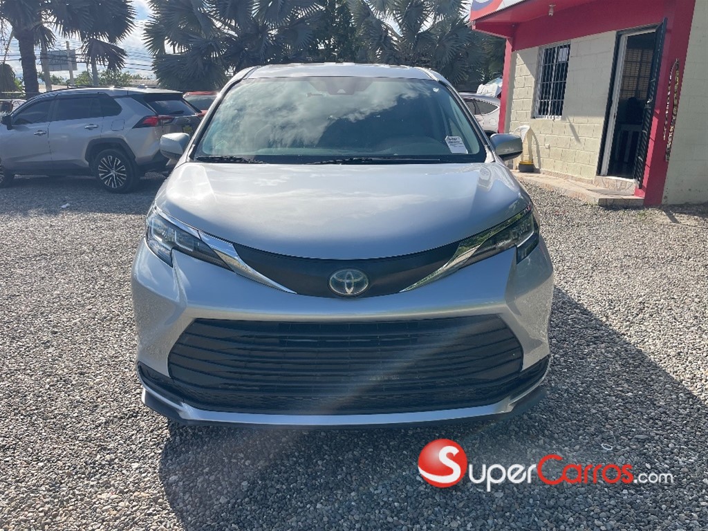2021 Toyota Sienna LE — foto 2 / 9