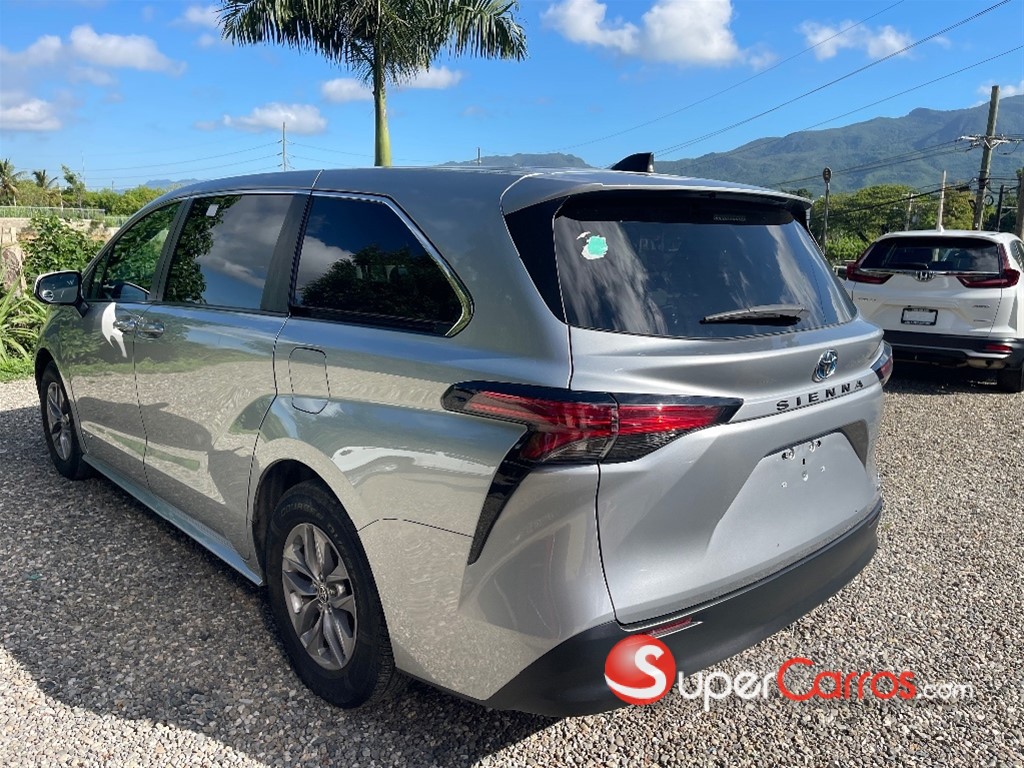 2021 Toyota Sienna LE — foto 4 / 9