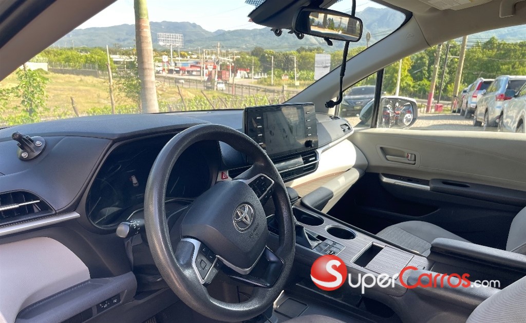 2021 Toyota Sienna LE — foto 6 / 9