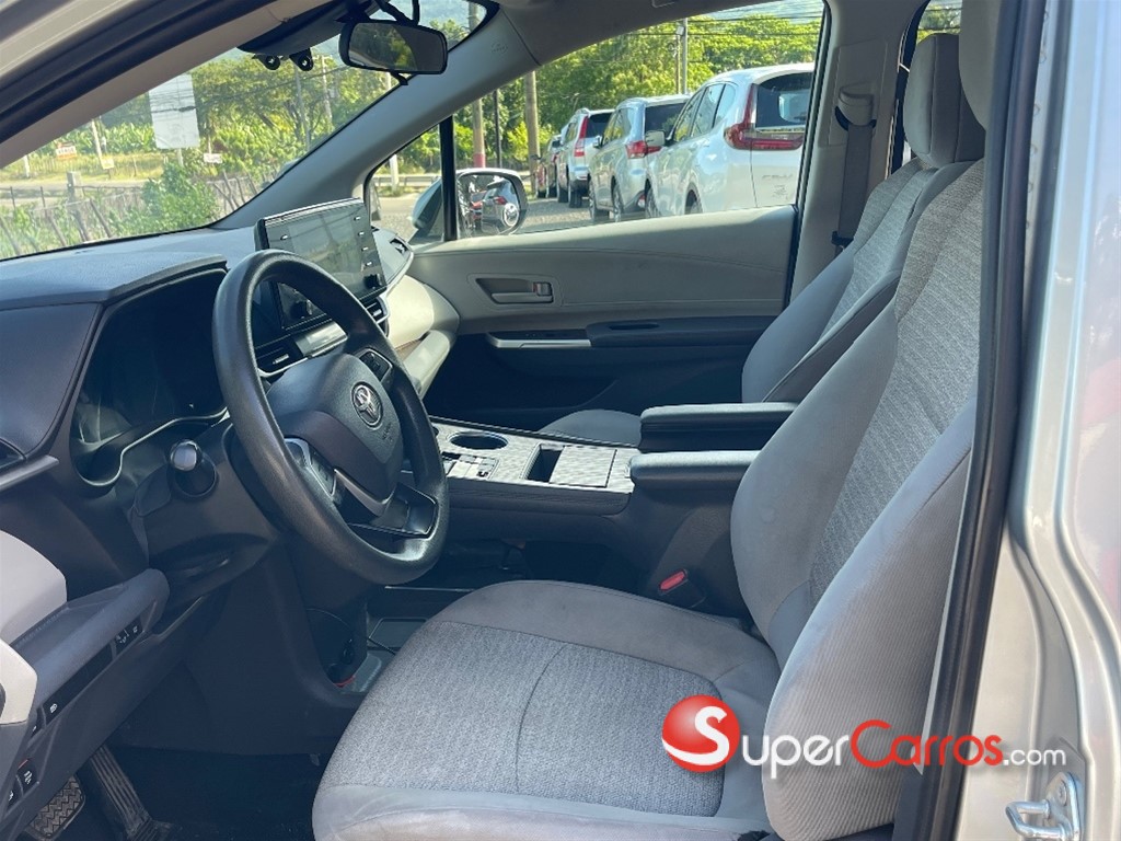 2021 Toyota Sienna LE — foto 9 / 9