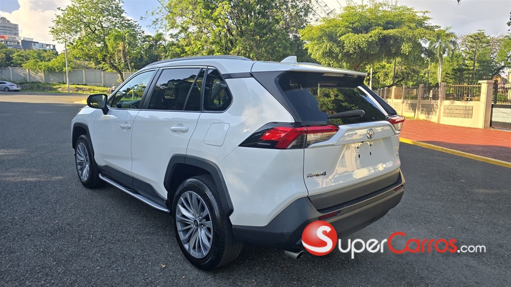 2022 Toyota RAV4 LE PLUS — foto 6 / 10