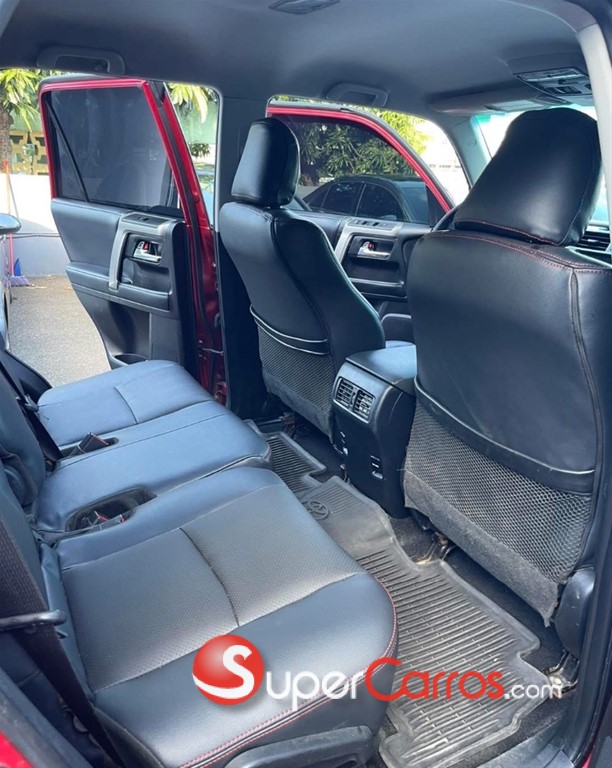 2018 Toyota 4 Runner SR5 — foto 6 / 9