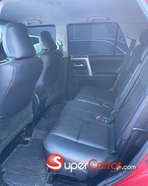 2018 Toyota 4 Runner SR5 — foto 8 / 9