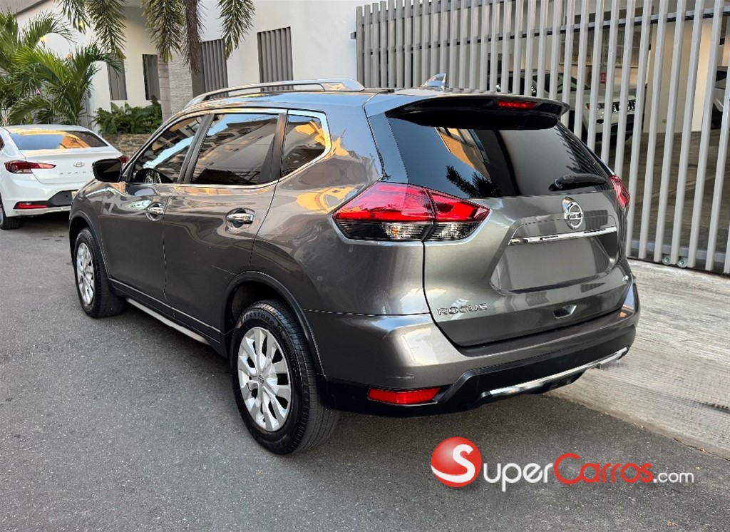 2017 Nissan Rogue — foto 4 / 12