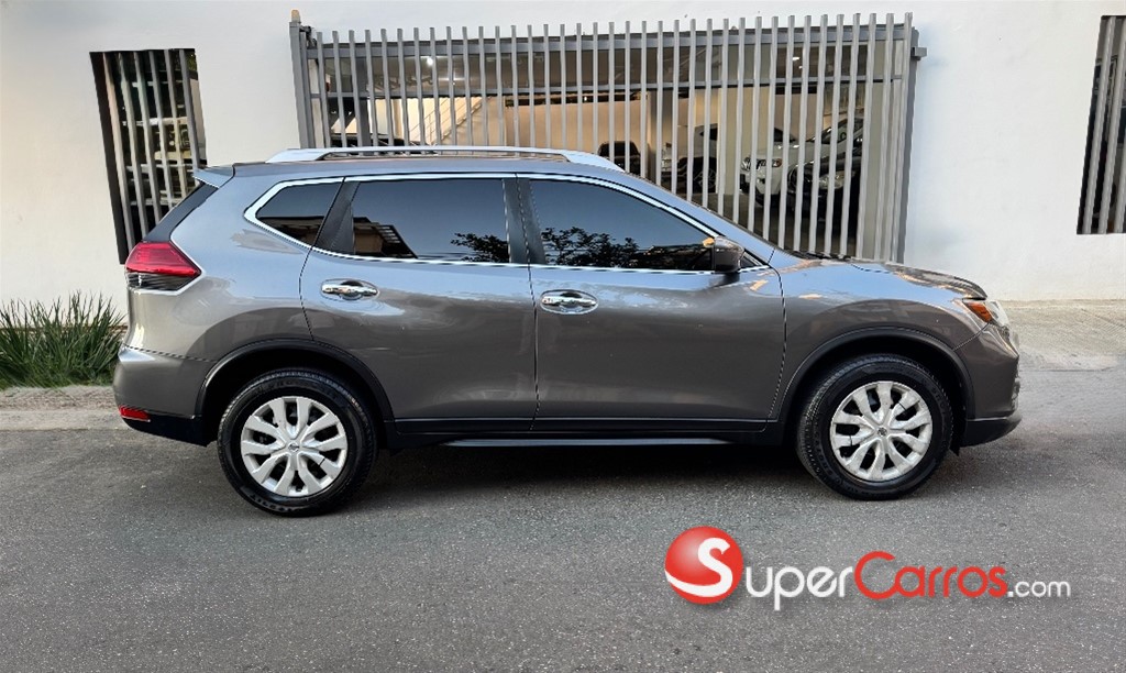 2017 Nissan Rogue — foto 6 / 12