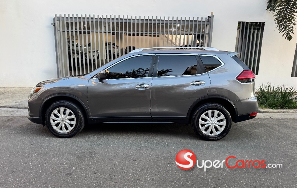 2017 Nissan Rogue — foto 7 / 12