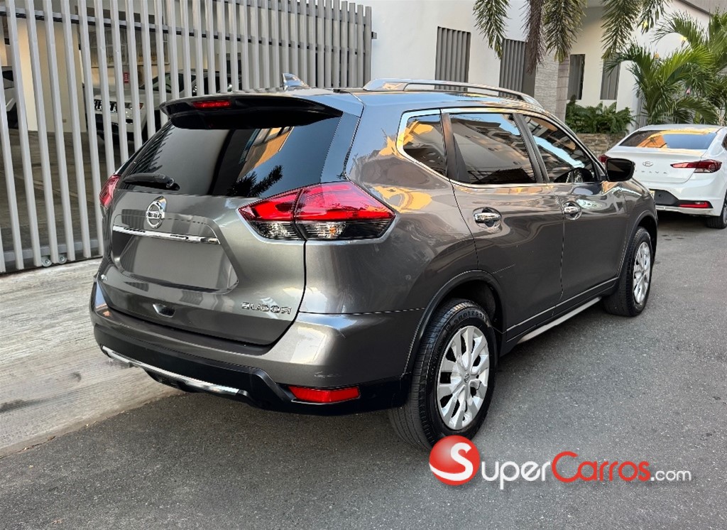 2017 Nissan Rogue — foto 8 / 12