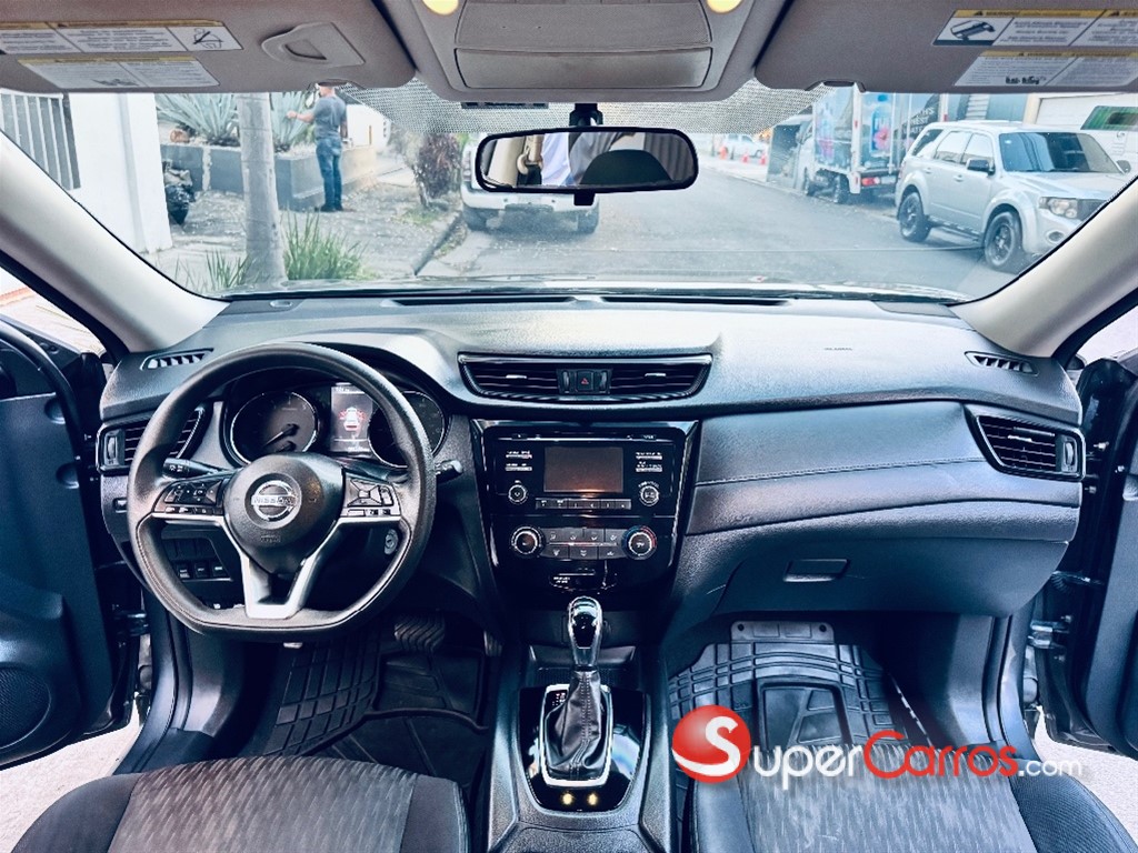 2017 Nissan Rogue — foto 9 / 12