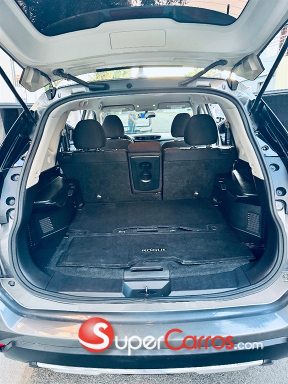 2017 Nissan Rogue — foto 11 / 12