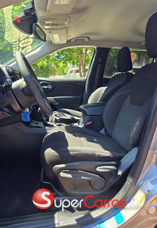 2021 Jeep Cherokee Latitude — foto 7 / 11