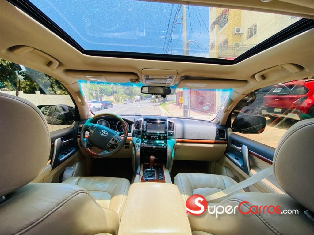 2013 Toyota Land Cruiser — foto 9 / 10