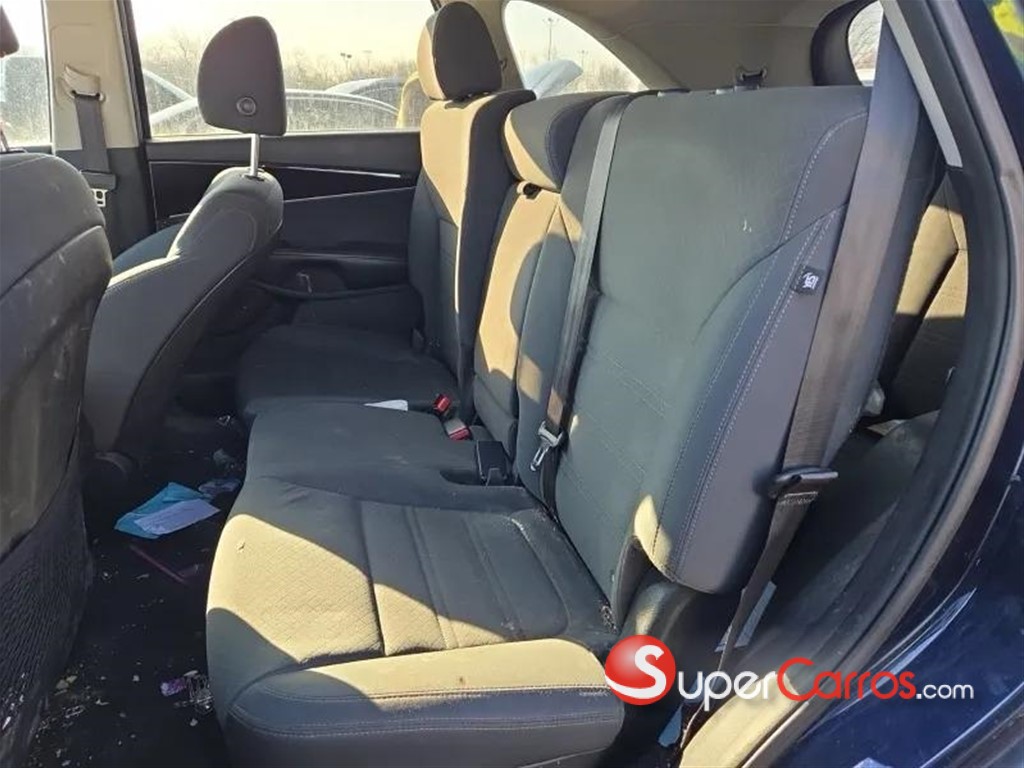 2020 Kia Sorento LX — foto 8 / 10