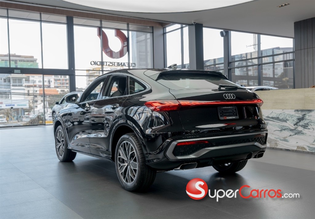 2025 Audi Q5 S-Line Sportback — foto 2 / 12