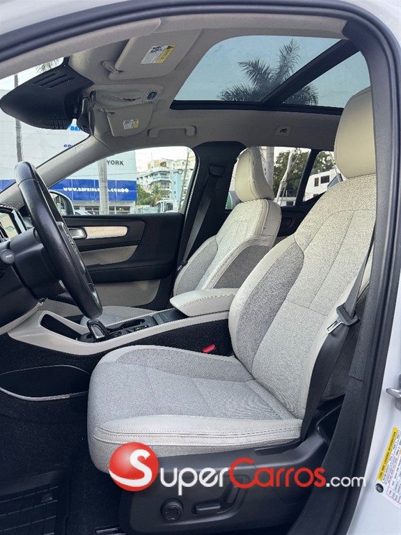 2020 Volvo XC40 — foto 8 / 11