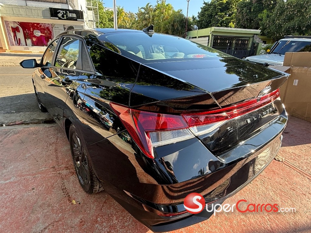 2021 Hyundai Elantra SEL — foto 7 / 12