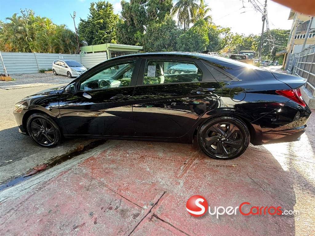 2021 Hyundai Elantra SEL — foto 8 / 12