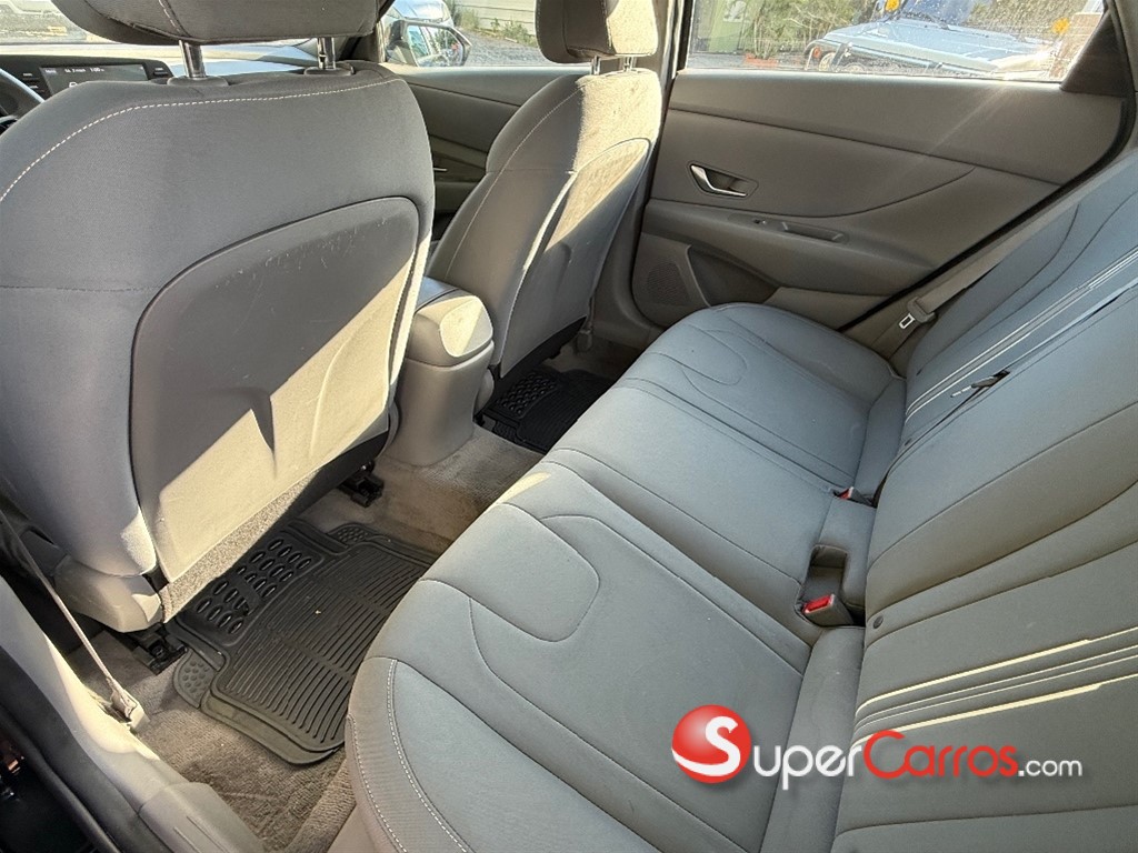 2021 Hyundai Elantra SEL — foto 9 / 12