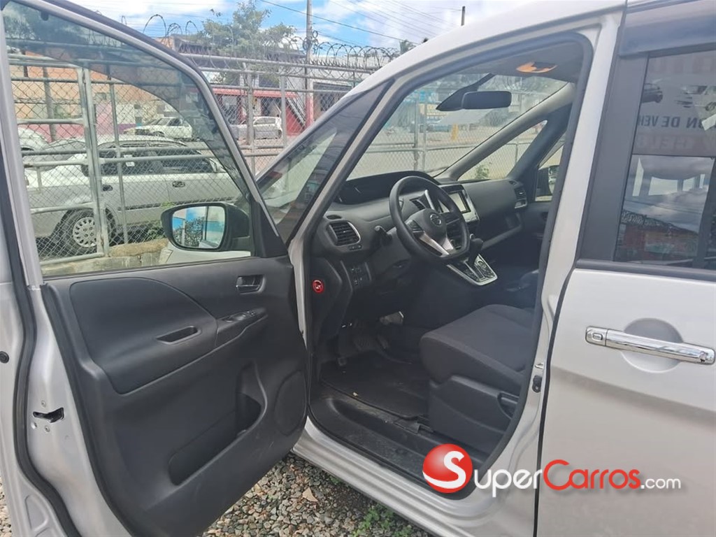 2020 Nissan Serena — foto 7 / 12