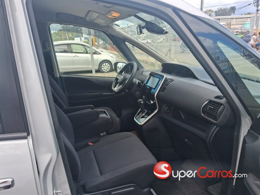 2020 Nissan Serena — foto 9 / 12