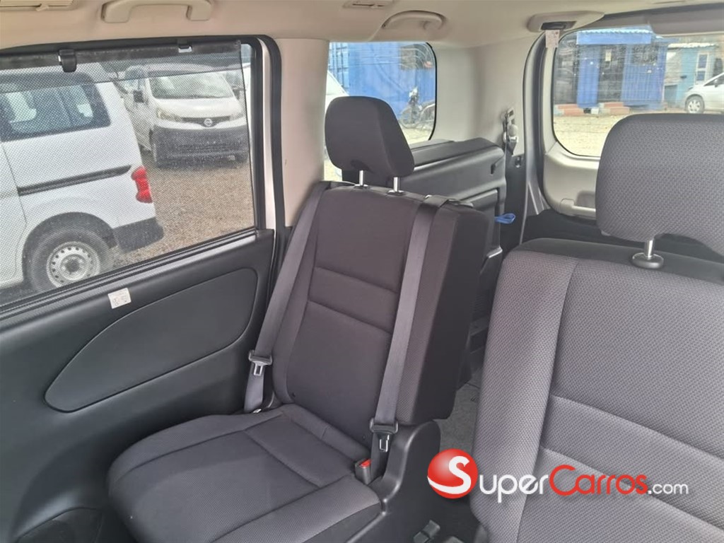 2020 Nissan Serena — foto 10 / 12