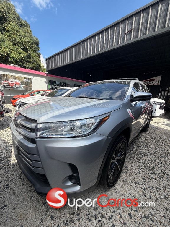 2019 Toyota Highlander LE Plus — foto 2 / 12