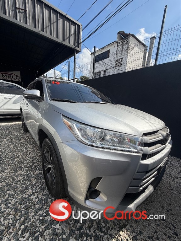 2019 Toyota Highlander LE Plus — foto 3 / 12
