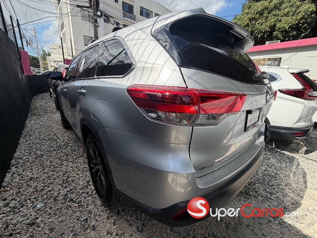 2019 Toyota Highlander LE Plus — foto 4 / 12