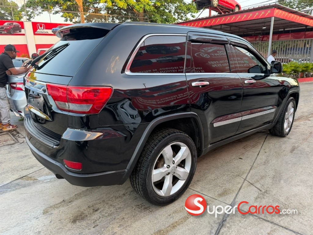 2013 Jeep Cherokee Laredo — foto 4 / 9