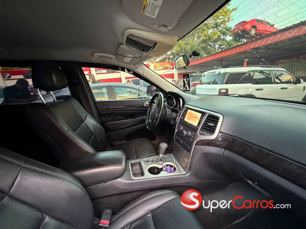 2013 Jeep Cherokee Laredo — foto 8 / 9