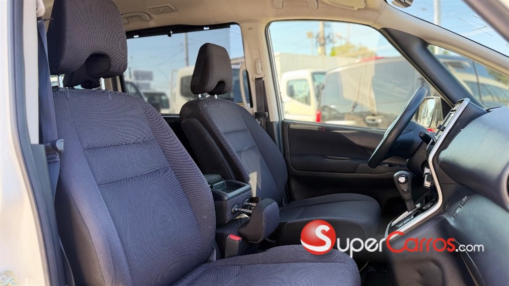 2019 Nissan Serena — foto 8 / 12