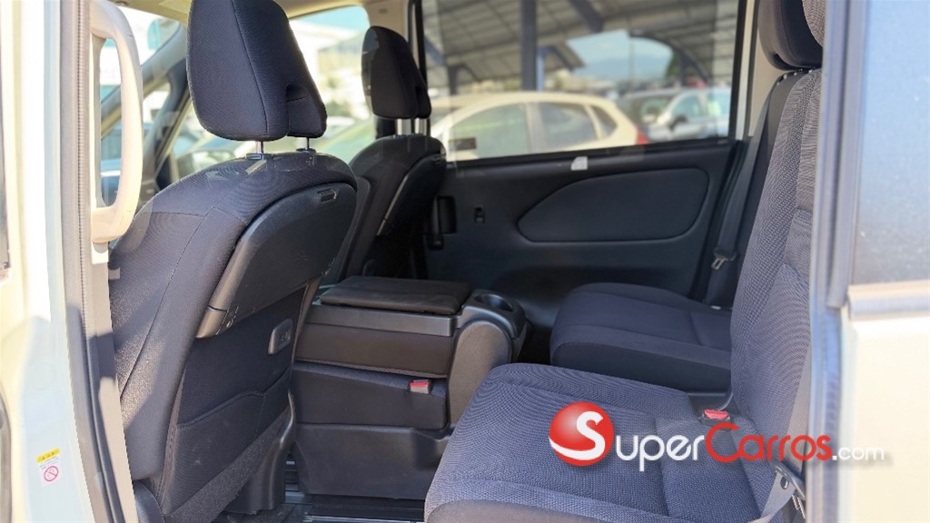 2019 Nissan Serena — foto 11 / 12