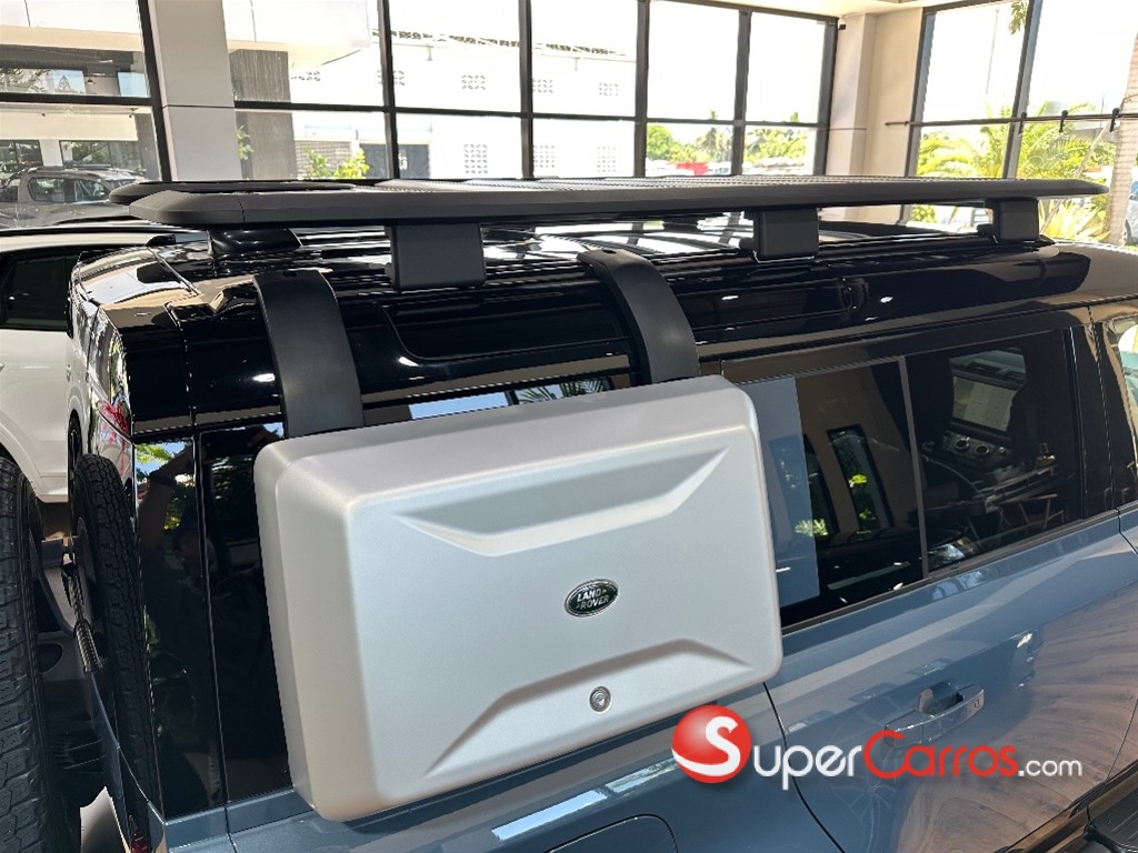 2025 Land Rover Defender 110 SE HYBRID — foto 4 / 10