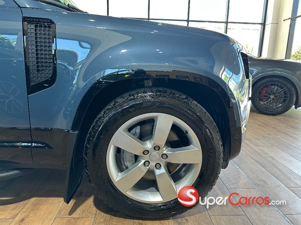 2025 Land Rover Defender 110 SE HYBRID — foto 5 / 10