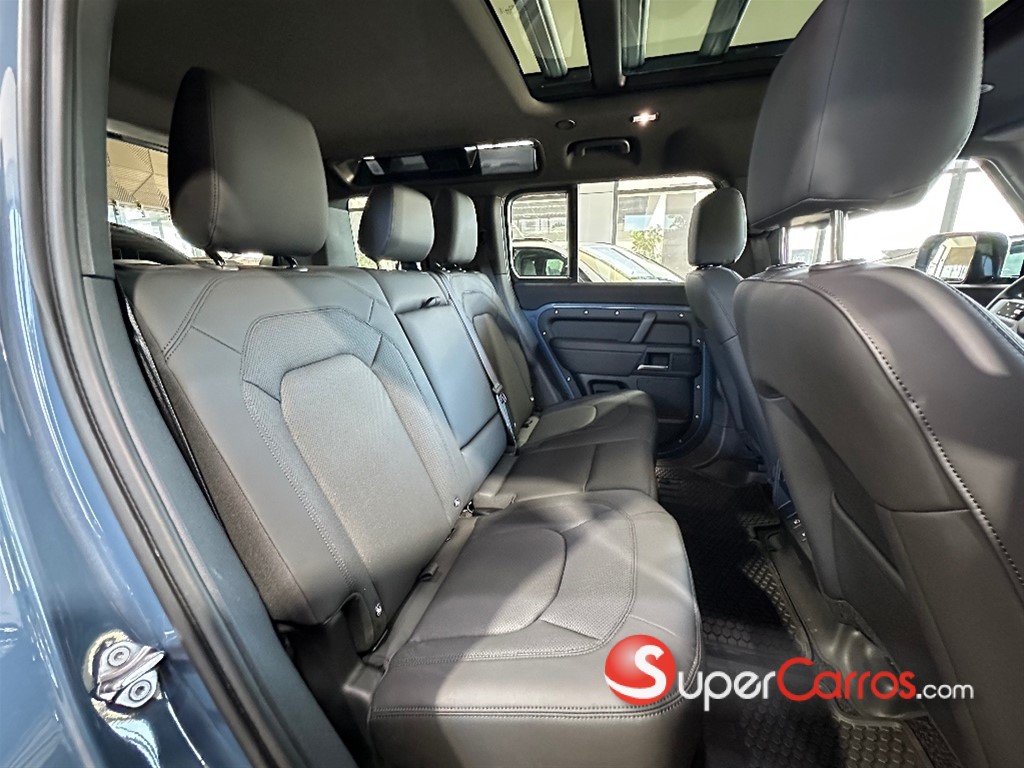2025 Land Rover Defender 110 SE HYBRID — foto 7 / 10