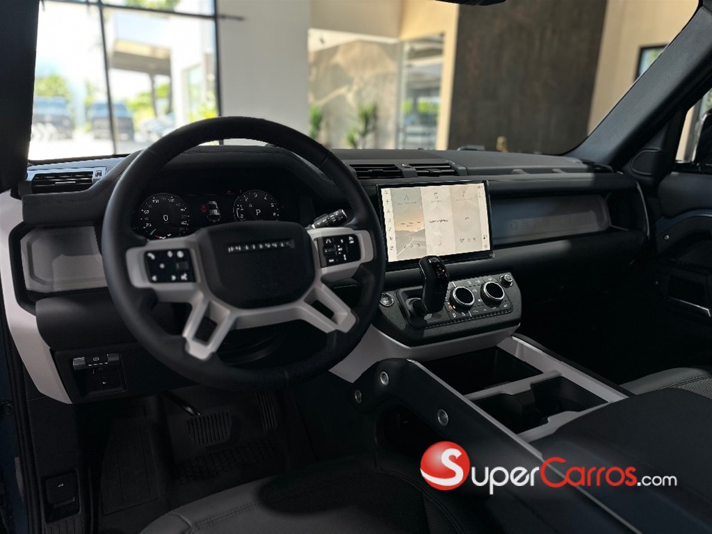 2025 Land Rover Defender 110 SE HYBRID — foto 9 / 10