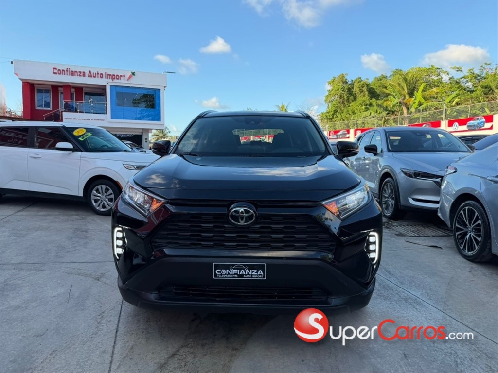 2020 Toyota RAV4 XLE — foto 2 / 8