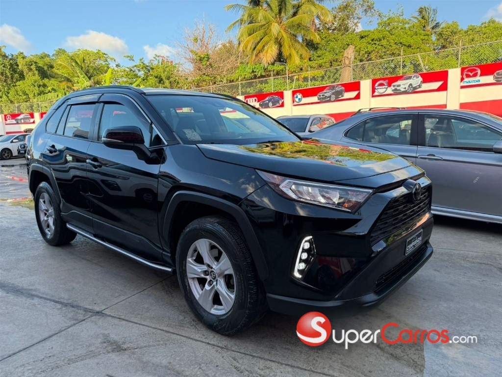 2020 Toyota RAV4 XLE — foto 3 / 8