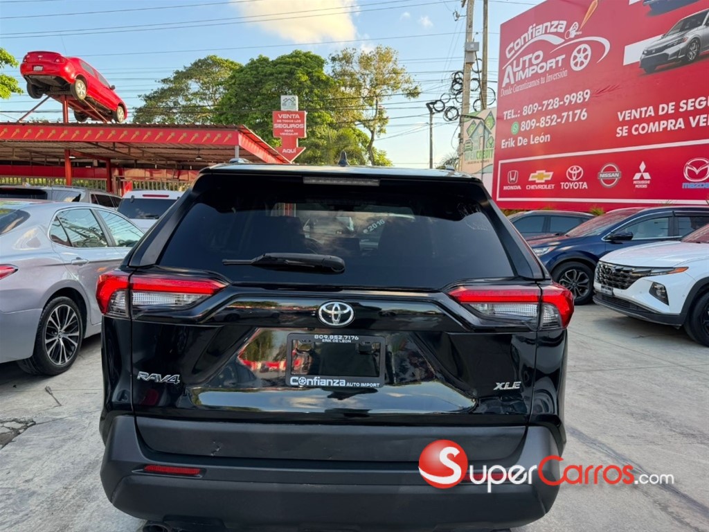 2020 Toyota RAV4 XLE — foto 4 / 8