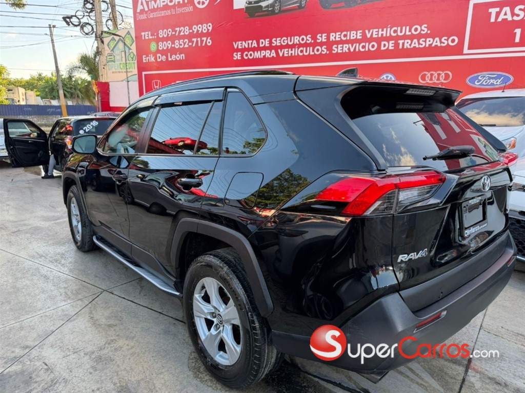 2020 Toyota RAV4 XLE — foto 5 / 8