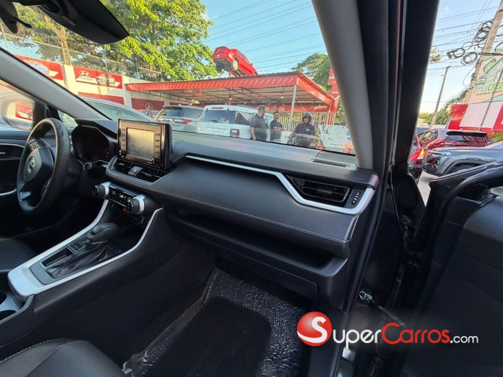 2020 Toyota RAV4 XLE — foto 6 / 8