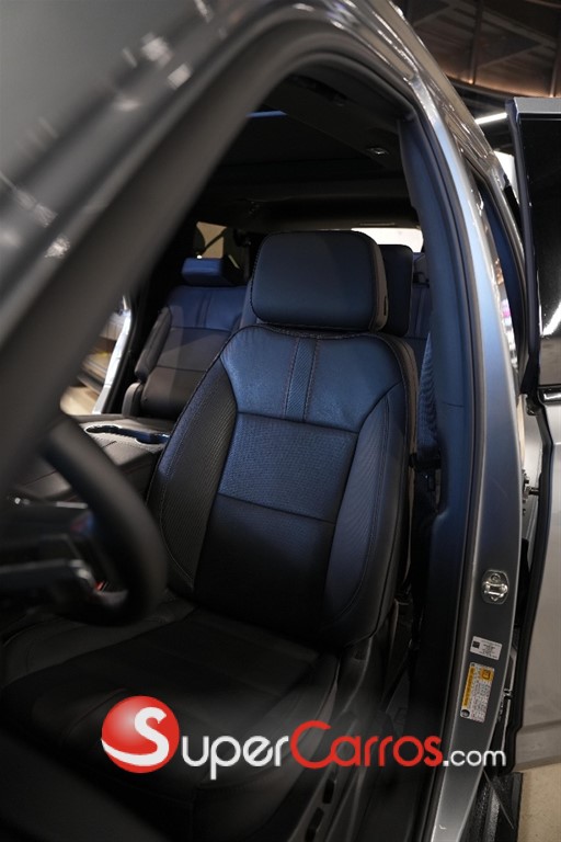 2025 Chevrolet Tahoe RST — foto 8 / 12